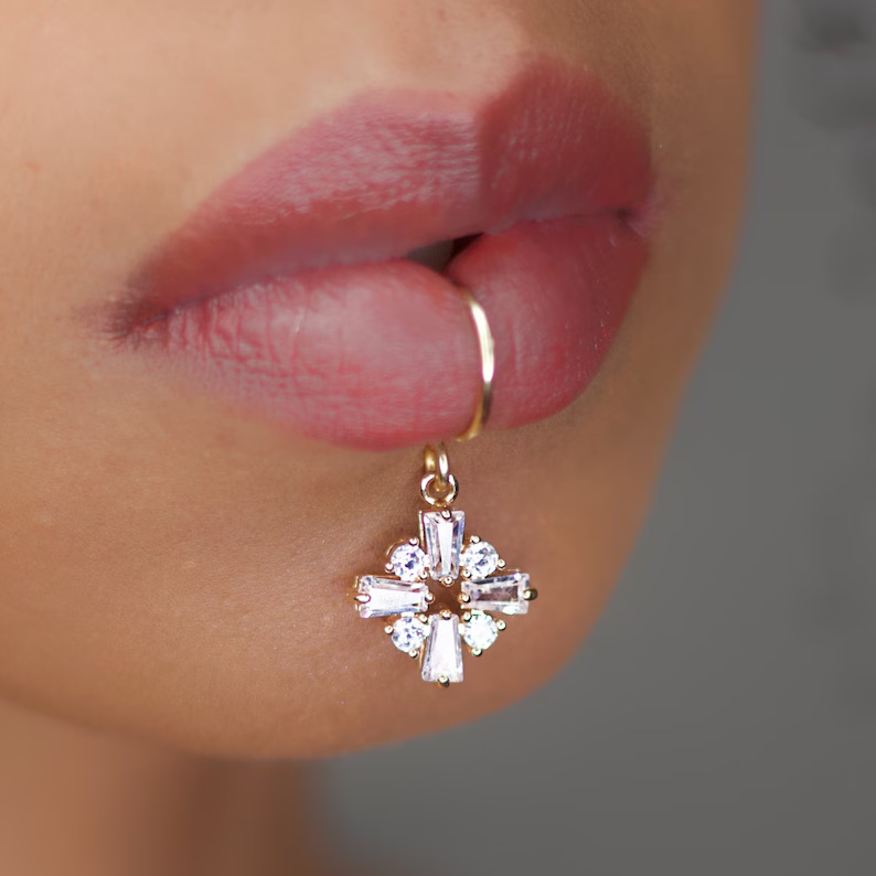 Luxury Gold Color Flower Shape - Body Jewelry Quality recension och pris