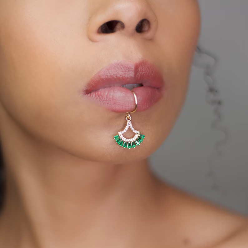Luxury Gold Color Flower Shape - Body Jewelry Quality recension och pris
