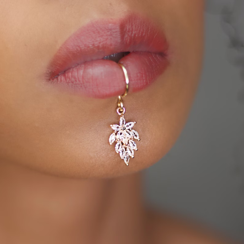 Luxury Gold Color Flower Shape - Body Jewelry Quality recension och pris